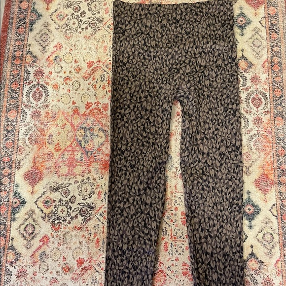 Spanx ‘Look At Me Now’ Seamless Leggings Mini Leopard in Size Small - Picture 5 of 13